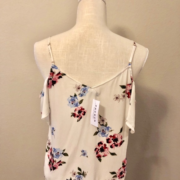 Cold shoulder Top - Picture 3 of 4